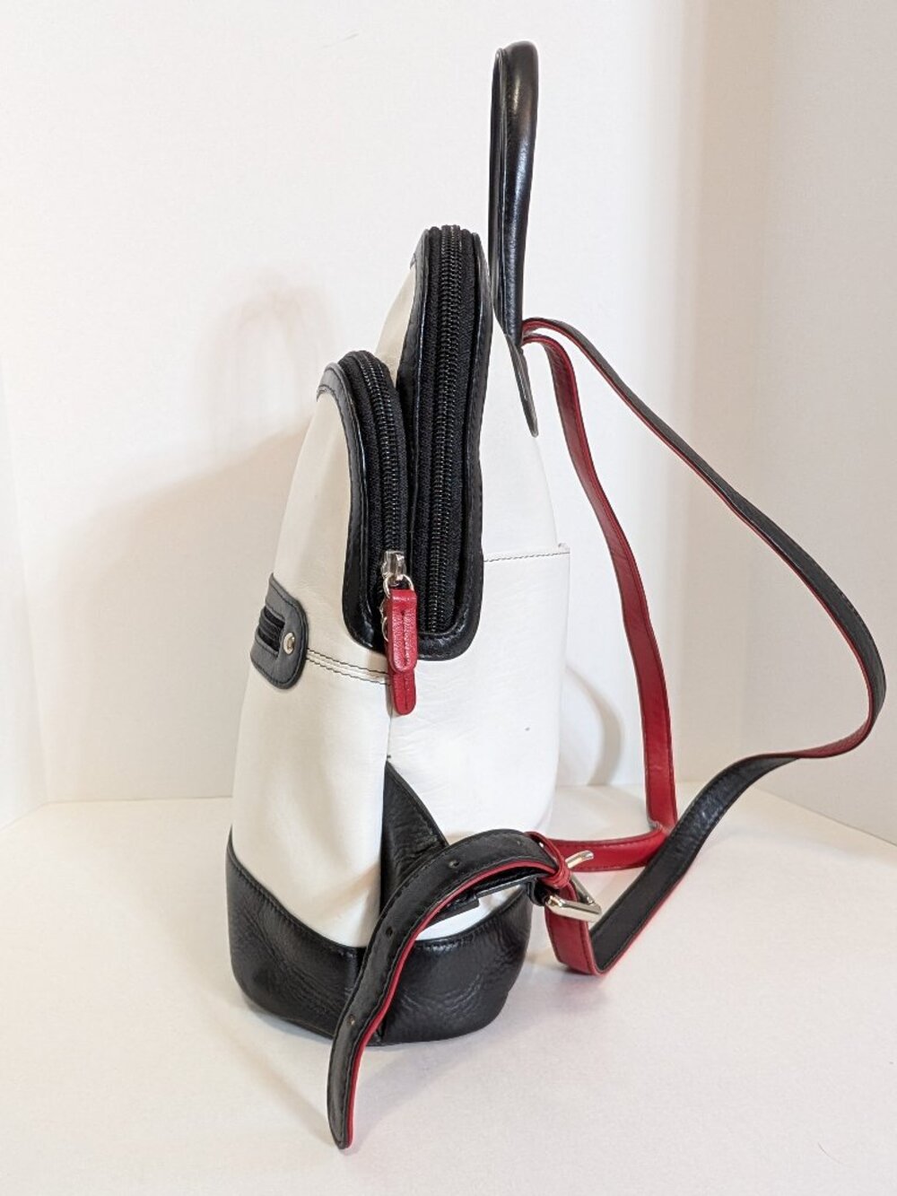 ili New York White Leather Mini Backpack – Black & Red Trim - Picture 4 of 14